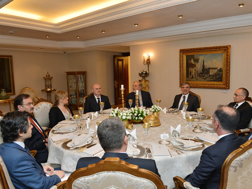 President Gül Discusses Events in Crimea with Academicians at Çankaya Table